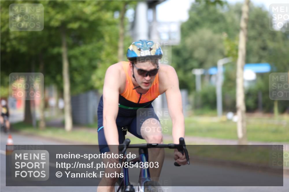 10.08.2025 - GEWOBA Citytriathlon Bremen Yannick Fuchs http://msf.ph/oto/8543603 10.08.2025 10:50:14 Radfahren 97, 161, 406, 409, 426, 428, 432, 441 meine-sportfotos.de