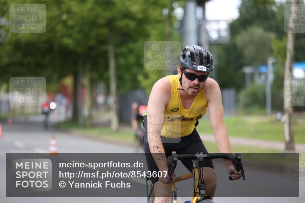 10.08.2025 - GEWOBA Citytriathlon Bremen Yannick Fuchs http://msf.ph/oto/8543607 10.08.2025 12:51:28 Radfahren 556, 575, 667, 822, 912 meine-sportfotos.de