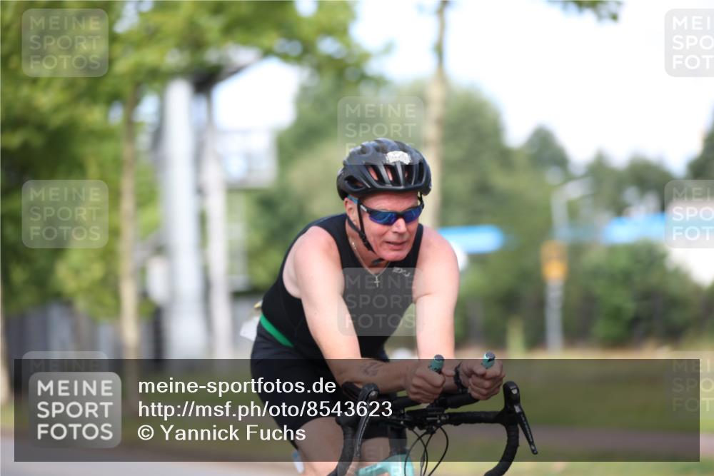 10.08.2025 - GEWOBA Citytriathlon Bremen Yannick Fuchs http://msf.ph/oto/8543623 10.08.2025 10:50:17 Radfahren 97, 161, 389, 406, 409, 426, 428, 441 meine-sportfotos.de