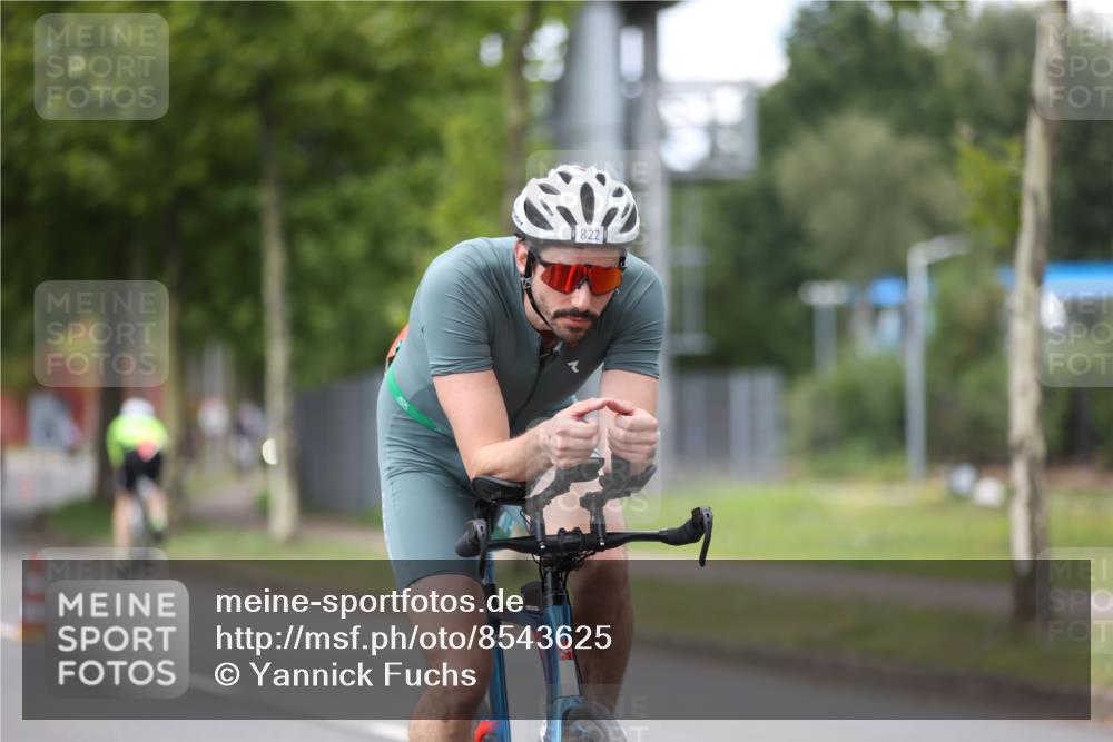 10.08.2025 - GEWOBA Citytriathlon Bremen Yannick Fuchs http://msf.ph/oto/8543625 10.08.2025 12:51:33 Radfahren 556, 575, 667, 680, 822, 855, 912 meine-sportfotos.de