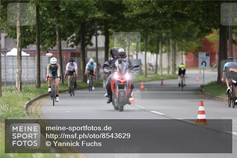 10.08.2025 - GEWOBA Citytriathlon Bremen Yannick Fuchs http://msf.ph/oto/8543629 10.08.2025 12:51:37 Radfahren 556, 575, 667, 680, 822, 855, 912 meine-sportfotos.de
