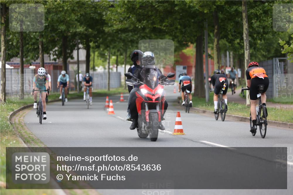 10.08.2025 - GEWOBA Citytriathlon Bremen Yannick Fuchs http://msf.ph/oto/8543636 10.08.2025 12:51:38 Radfahren 556, 575, 667, 680, 822, 855, 912 meine-sportfotos.de