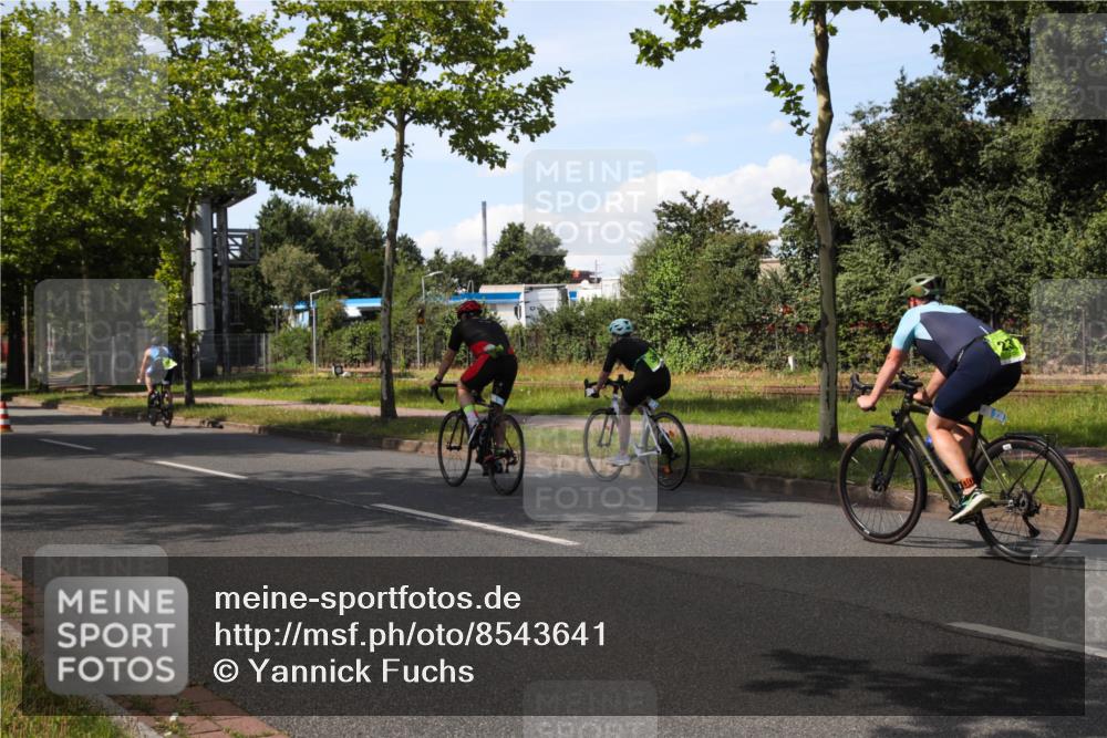 10.08.2025 - GEWOBA Citytriathlon Bremen Yannick Fuchs http://msf.ph/oto/8543641 10.08.2025 14:37:52 Radfahren 4, 63, 75, 170, 191, 528 meine-sportfotos.de
