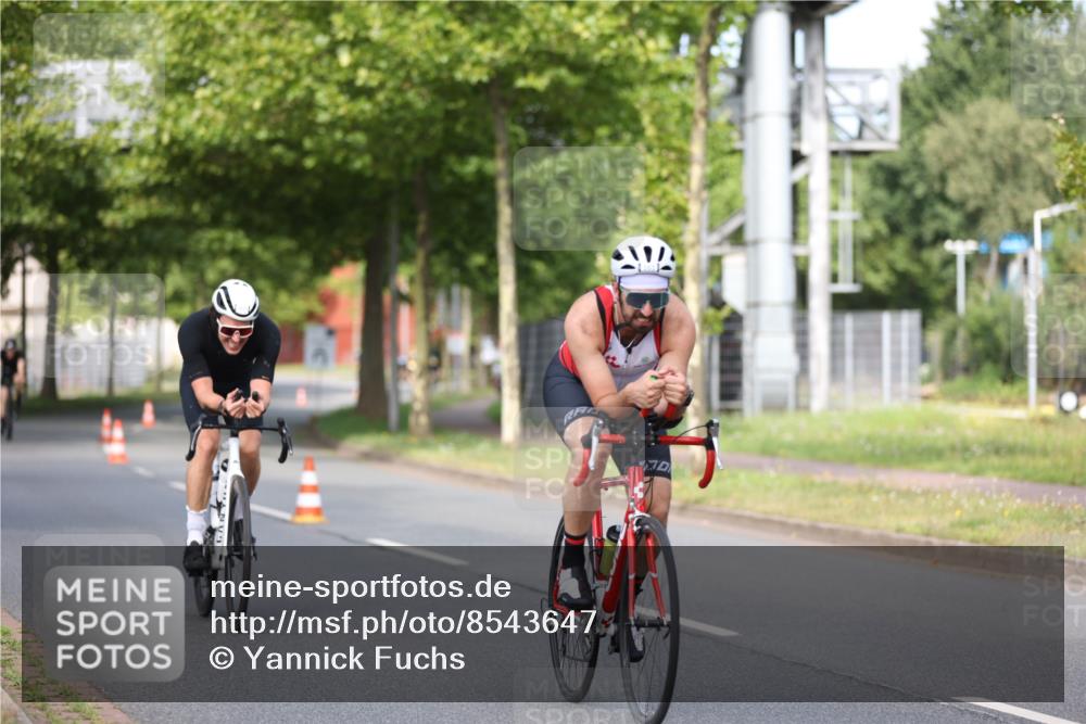 10.08.2025 - GEWOBA Citytriathlon Bremen Yannick Fuchs http://msf.ph/oto/8543647 10.08.2025 10:50:23 Radfahren 97, 161, 389, 406, 409, 426, 428 meine-sportfotos.de