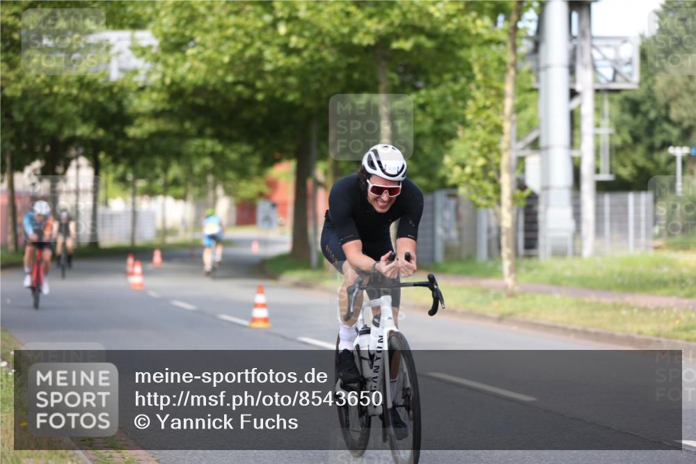 10.08.2025 - GEWOBA Citytriathlon Bremen Yannick Fuchs http://msf.ph/oto/8543650 10.08.2025 10:50:24 Radfahren 97, 161, 389, 406, 409, 426, 428 meine-sportfotos.de