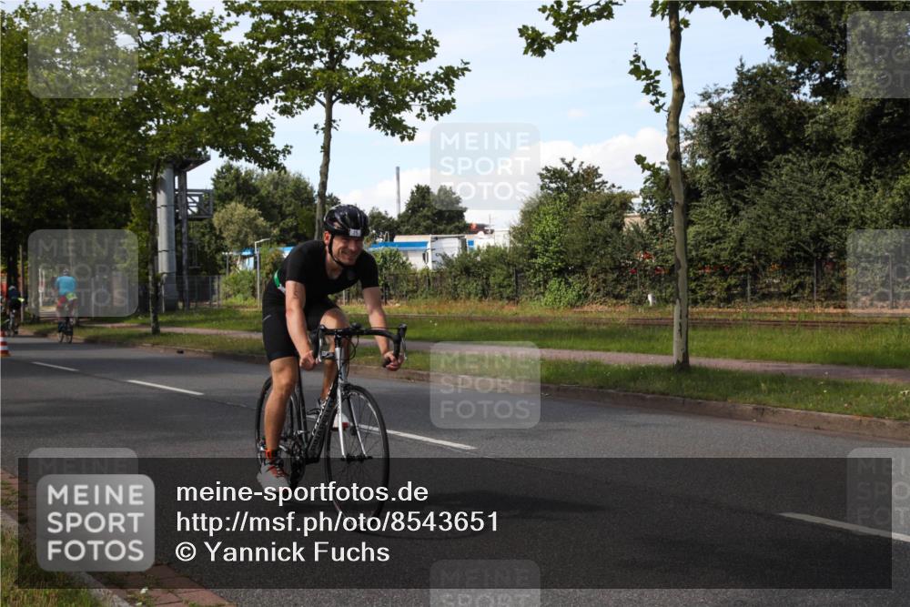 10.08.2025 - GEWOBA Citytriathlon Bremen Yannick Fuchs http://msf.ph/oto/8543651 10.08.2025 14:38:01 Radfahren 30, 75, 81, 147, 152, 191, 528 meine-sportfotos.de