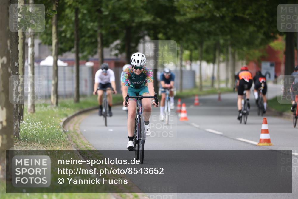10.08.2025 - GEWOBA Citytriathlon Bremen Yannick Fuchs http://msf.ph/oto/8543652 10.08.2025 12:51:39 Radfahren 556, 575, 680, 822, 855, 912 meine-sportfotos.de