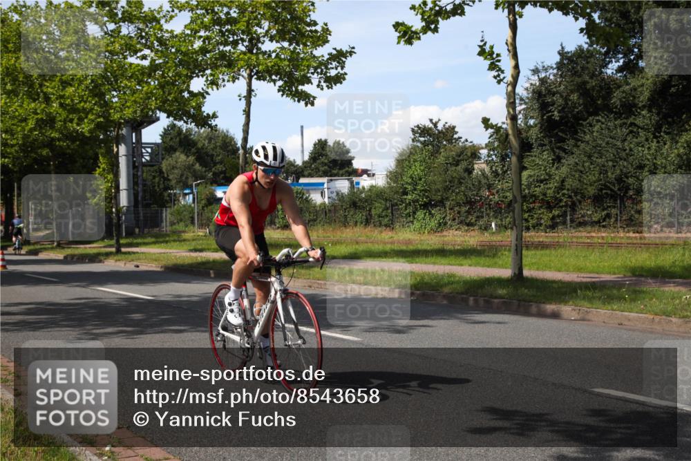 10.08.2025 - GEWOBA Citytriathlon Bremen Yannick Fuchs http://msf.ph/oto/8543658 10.08.2025 14:38:09 Radfahren 30, 54, 75, 81, 147, 152 meine-sportfotos.de