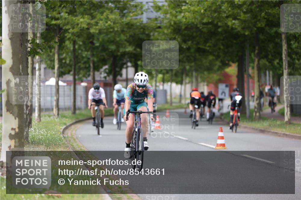 10.08.2025 - GEWOBA Citytriathlon Bremen Yannick Fuchs http://msf.ph/oto/8543661 10.08.2025 12:51:40 Radfahren 556, 575, 680, 822, 855 meine-sportfotos.de
