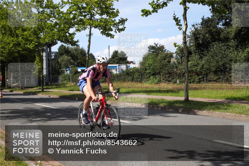 10.08.2025 - GEWOBA Citytriathlon Bremen Yannick Fuchs http://msf.ph/oto/8543662 10.08.2025 14:38:15 Radfahren 30, 54, 81, 147, 152, 162, 295 meine-sportfotos.de