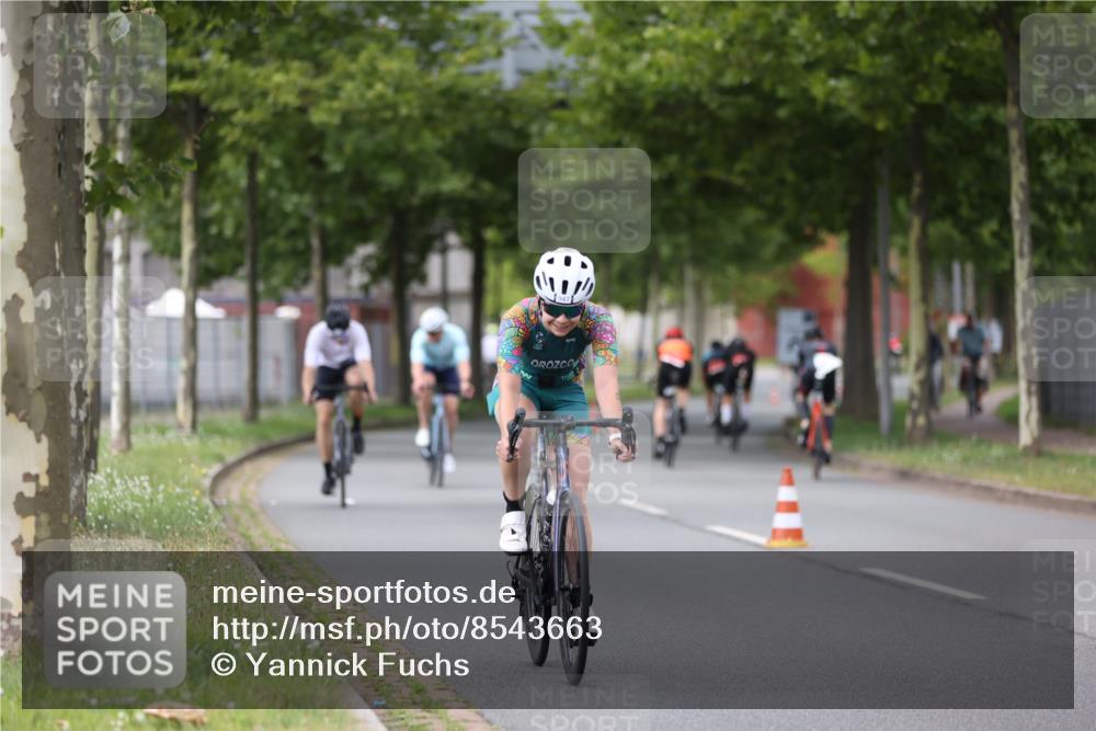 10.08.2025 - GEWOBA Citytriathlon Bremen Yannick Fuchs http://msf.ph/oto/8543663 10.08.2025 12:51:40 Radfahren 556, 575, 680, 822, 855 meine-sportfotos.de