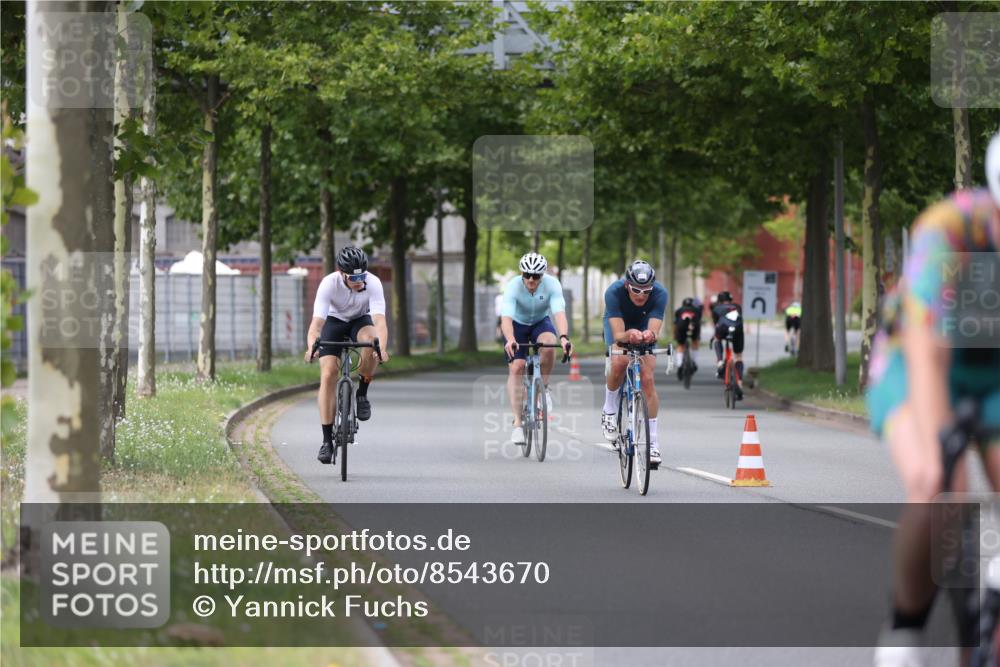 10.08.2025 - GEWOBA Citytriathlon Bremen Yannick Fuchs http://msf.ph/oto/8543670 10.08.2025 12:51:41 Radfahren 556, 575, 680, 822, 855 meine-sportfotos.de