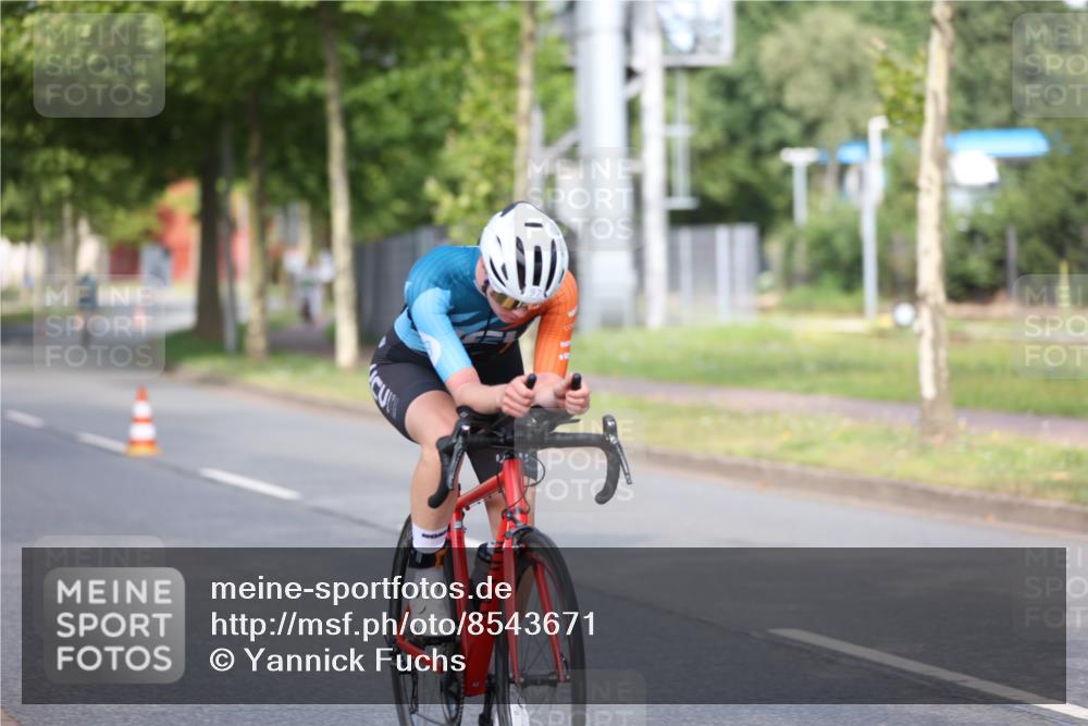10.08.2025 - GEWOBA Citytriathlon Bremen Yannick Fuchs http://msf.ph/oto/8543671 10.08.2025 10:50:26 Radfahren 97, 161, 389, 406, 409, 426, 428 meine-sportfotos.de