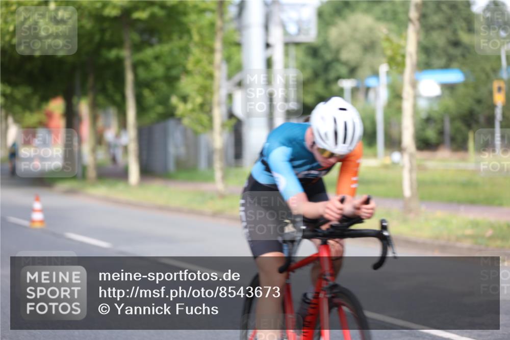 10.08.2025 - GEWOBA Citytriathlon Bremen Yannick Fuchs http://msf.ph/oto/8543673 10.08.2025 10:50:26 Radfahren 97, 161, 389, 406, 409, 426, 428 meine-sportfotos.de