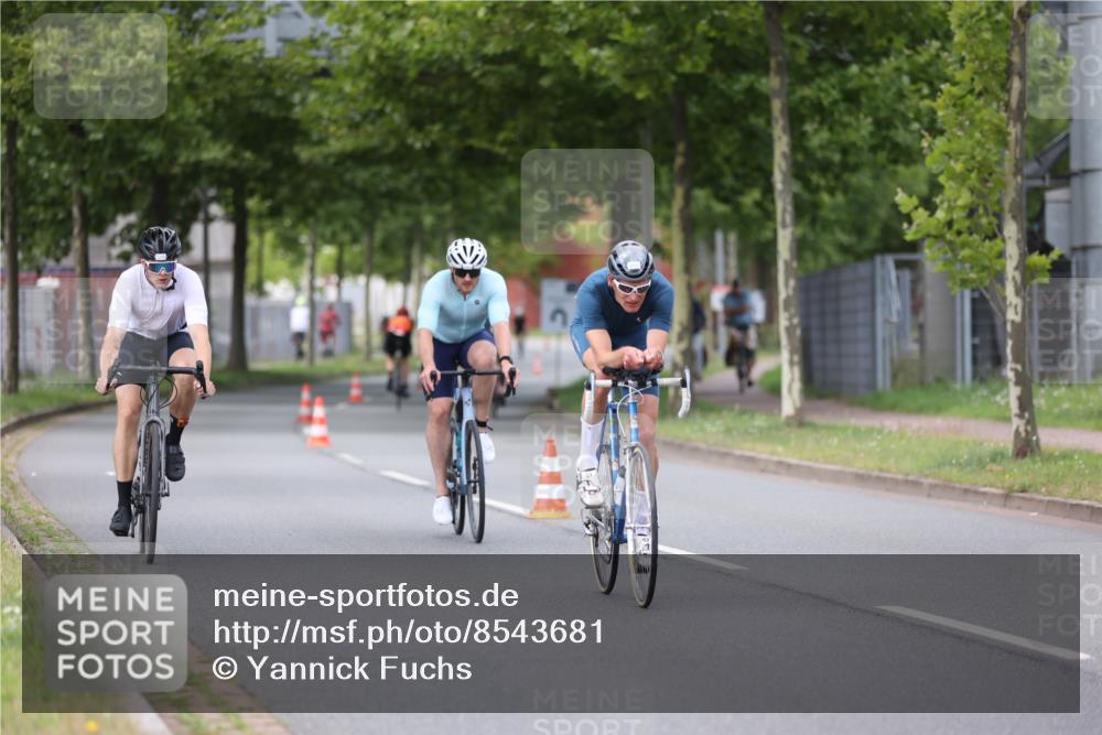10.08.2025 - GEWOBA Citytriathlon Bremen Yannick Fuchs http://msf.ph/oto/8543681 10.08.2025 12:51:42 Radfahren 575, 680, 822, 855 meine-sportfotos.de