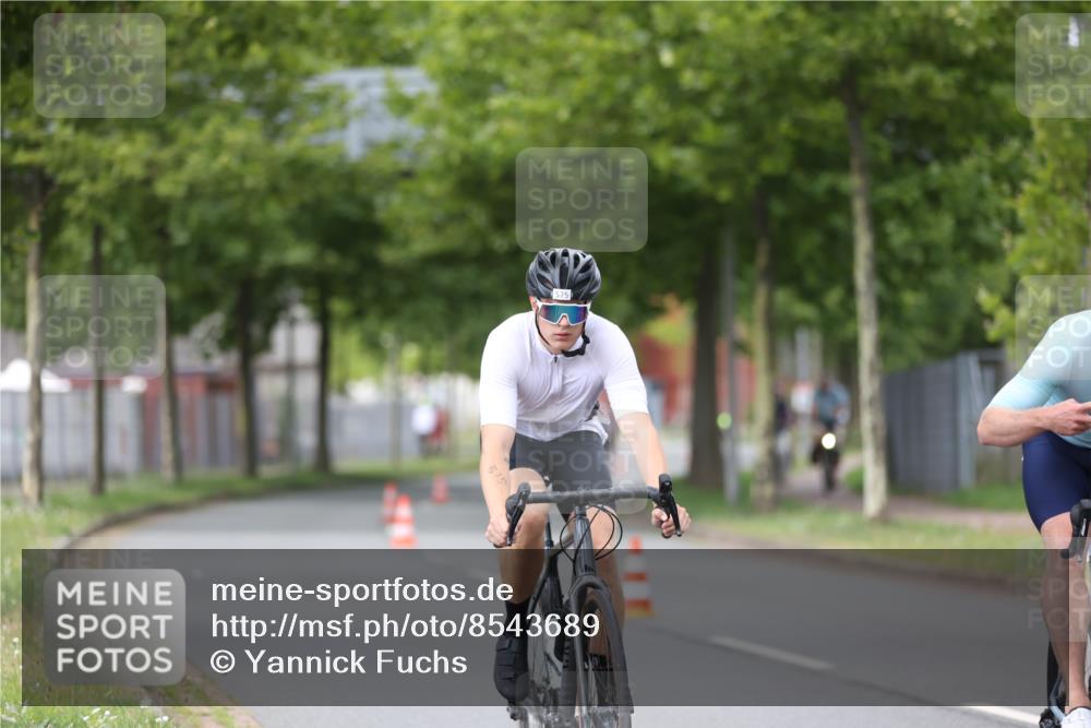 10.08.2025 - GEWOBA Citytriathlon Bremen Yannick Fuchs http://msf.ph/oto/8543689 10.08.2025 12:51:43 Radfahren 575, 604, 680, 822, 855 meine-sportfotos.de