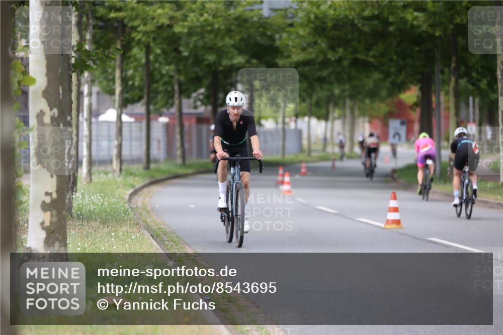 10.08.2025 - GEWOBA Citytriathlon Bremen Yannick Fuchs http://msf.ph/oto/8543695 10.08.2025 12:51:56 Radfahren 604, 664, 680, 973, 977, 1017 meine-sportfotos.de