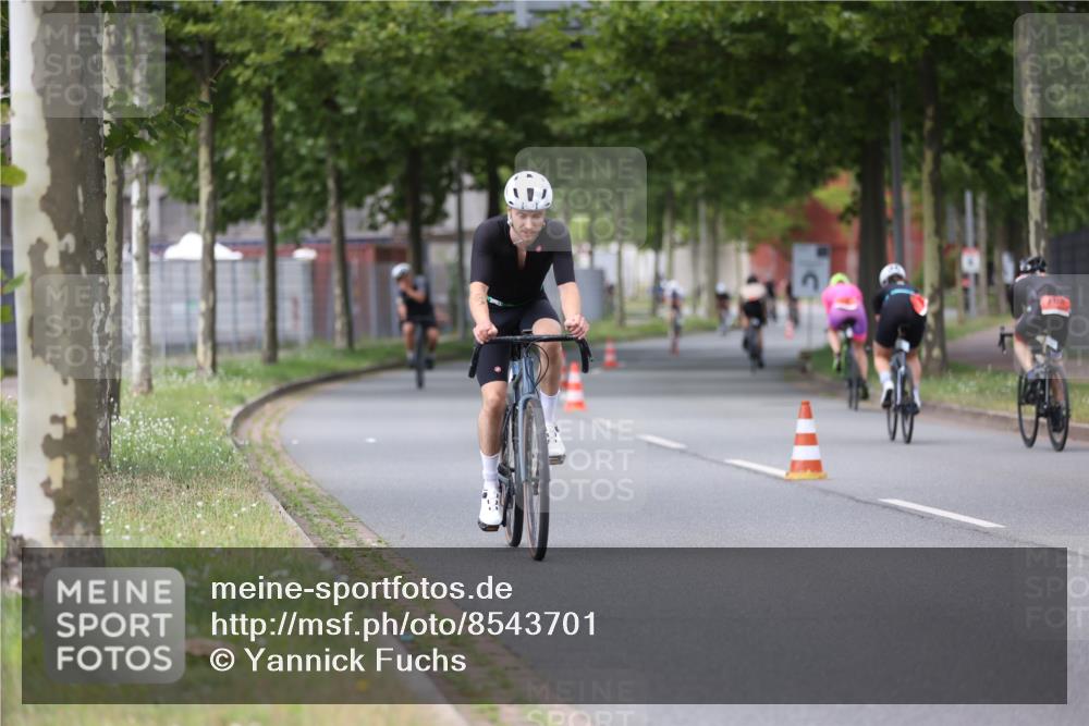 10.08.2025 - GEWOBA Citytriathlon Bremen Yannick Fuchs http://msf.ph/oto/8543701 10.08.2025 12:51:56 Radfahren 604, 664, 680, 973, 977, 1017 meine-sportfotos.de