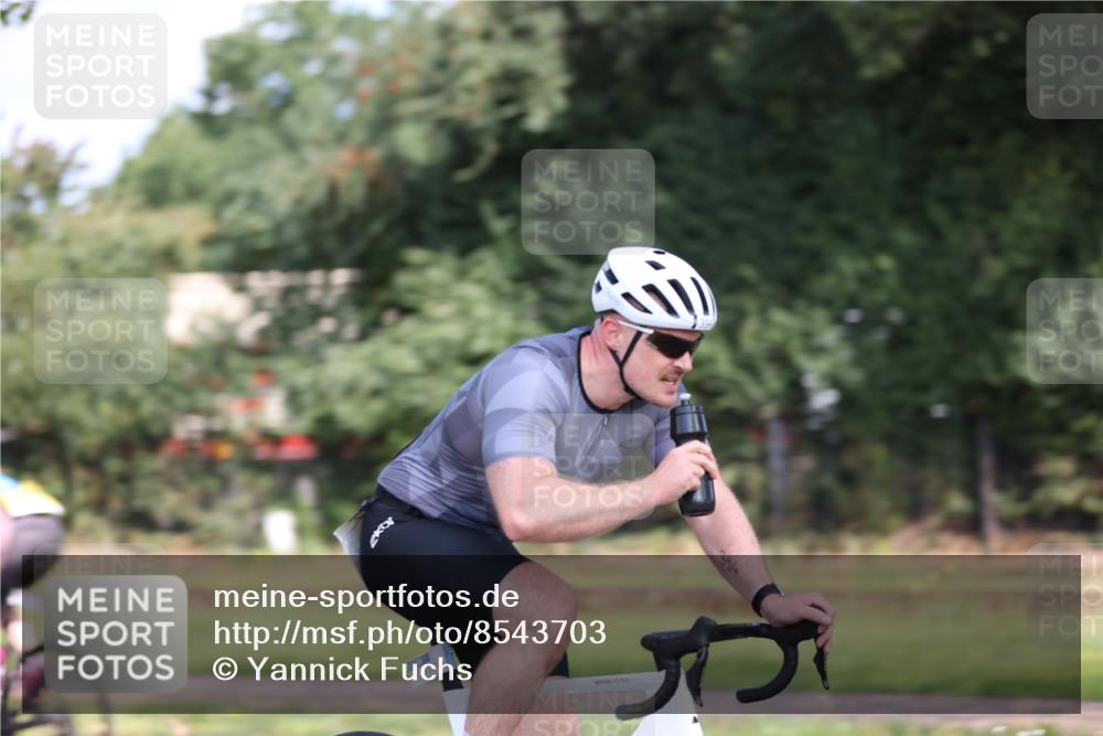 10.08.2025 - GEWOBA Citytriathlon Bremen Yannick Fuchs http://msf.ph/oto/8543703 10.08.2025 10:52:14 Radfahren 137, 349, 390, 392, 394, 479 meine-sportfotos.de