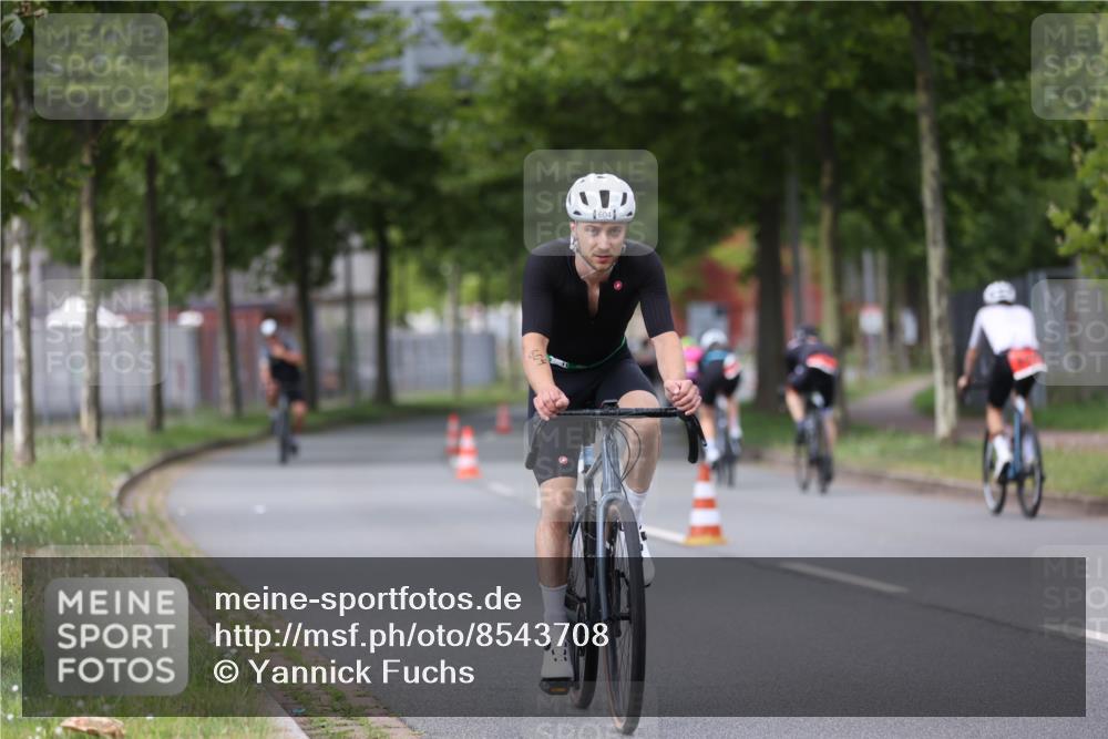 10.08.2025 - GEWOBA Citytriathlon Bremen Yannick Fuchs http://msf.ph/oto/8543708 10.08.2025 12:51:57 Radfahren 604, 664, 680, 738, 973, 977, 1017 meine-sportfotos.de