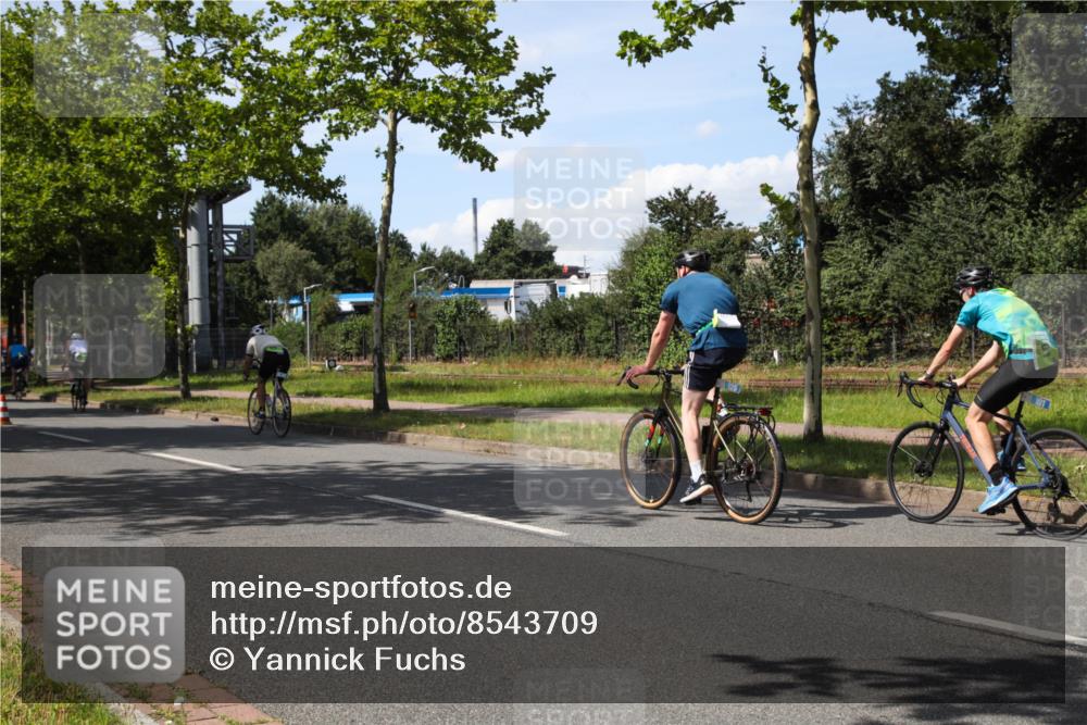10.08.2025 - GEWOBA Citytriathlon Bremen Yannick Fuchs http://msf.ph/oto/8543709 10.08.2025 14:38:33 Radfahren 50, 51, 162, 195, 216, 295, 312 meine-sportfotos.de