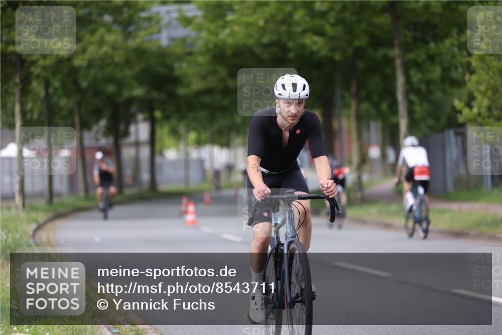10.08.2025 - GEWOBA Citytriathlon Bremen Yannick Fuchs http://msf.ph/oto/8543711 10.08.2025 12:51:57 Radfahren 604, 664, 680, 738, 973, 977, 1017 meine-sportfotos.de