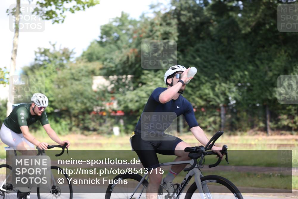 10.08.2025 - GEWOBA Citytriathlon Bremen Yannick Fuchs http://msf.ph/oto/8543715 10.08.2025 10:52:15 Radfahren 137, 349, 355, 390, 392, 394, 479 meine-sportfotos.de