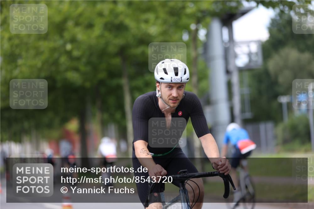 10.08.2025 - GEWOBA Citytriathlon Bremen Yannick Fuchs http://msf.ph/oto/8543720 10.08.2025 12:51:58 Radfahren 604, 664, 708, 738, 973, 977, 1017 meine-sportfotos.de