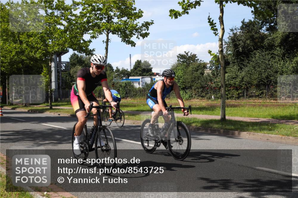 10.08.2025 - GEWOBA Citytriathlon Bremen Yannick Fuchs http://msf.ph/oto/8543725 10.08.2025 14:38:42 Radfahren 50, 51, 195, 216, 238, 312, 354 meine-sportfotos.de