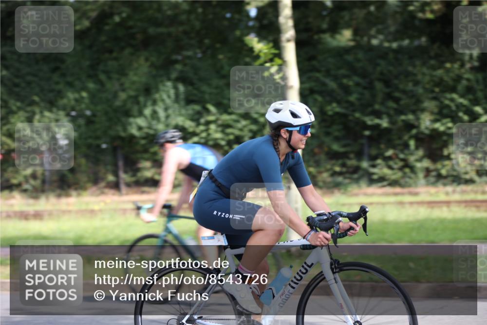 10.08.2025 - GEWOBA Citytriathlon Bremen Yannick Fuchs http://msf.ph/oto/8543726 10.08.2025 10:52:17 Radfahren 137, 349, 355, 390, 392, 394, 479 meine-sportfotos.de