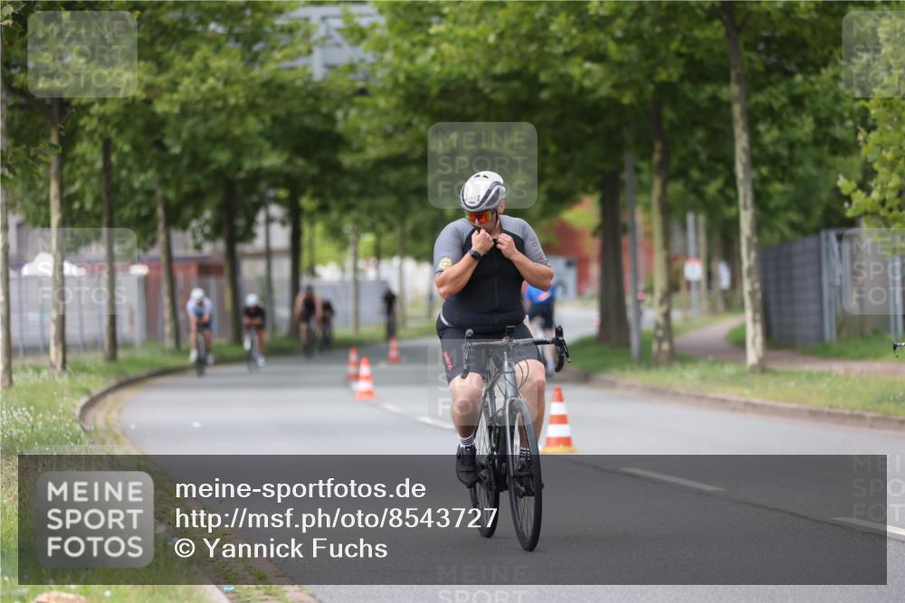 10.08.2025 - GEWOBA Citytriathlon Bremen Yannick Fuchs http://msf.ph/oto/8543727 10.08.2025 12:52:01 Radfahren 604, 664, 708, 738, 905, 973, 977, 1017 meine-sportfotos.de