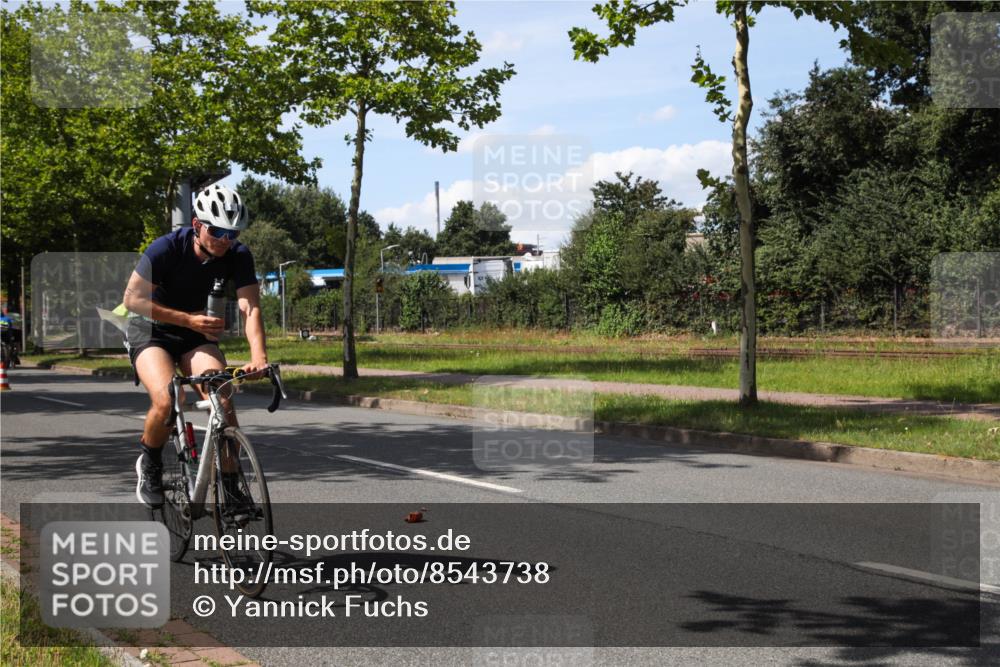 10.08.2025 - GEWOBA Citytriathlon Bremen Yannick Fuchs http://msf.ph/oto/8543738 10.08.2025 14:38:56 Radfahren 100, 216, 236, 238, 354 meine-sportfotos.de