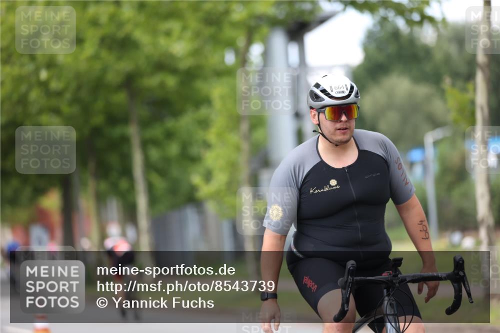 10.08.2025 - GEWOBA Citytriathlon Bremen Yannick Fuchs http://msf.ph/oto/8543739 10.08.2025 12:52:02 Radfahren 604, 664, 708, 738, 905, 973, 977, 1017 meine-sportfotos.de