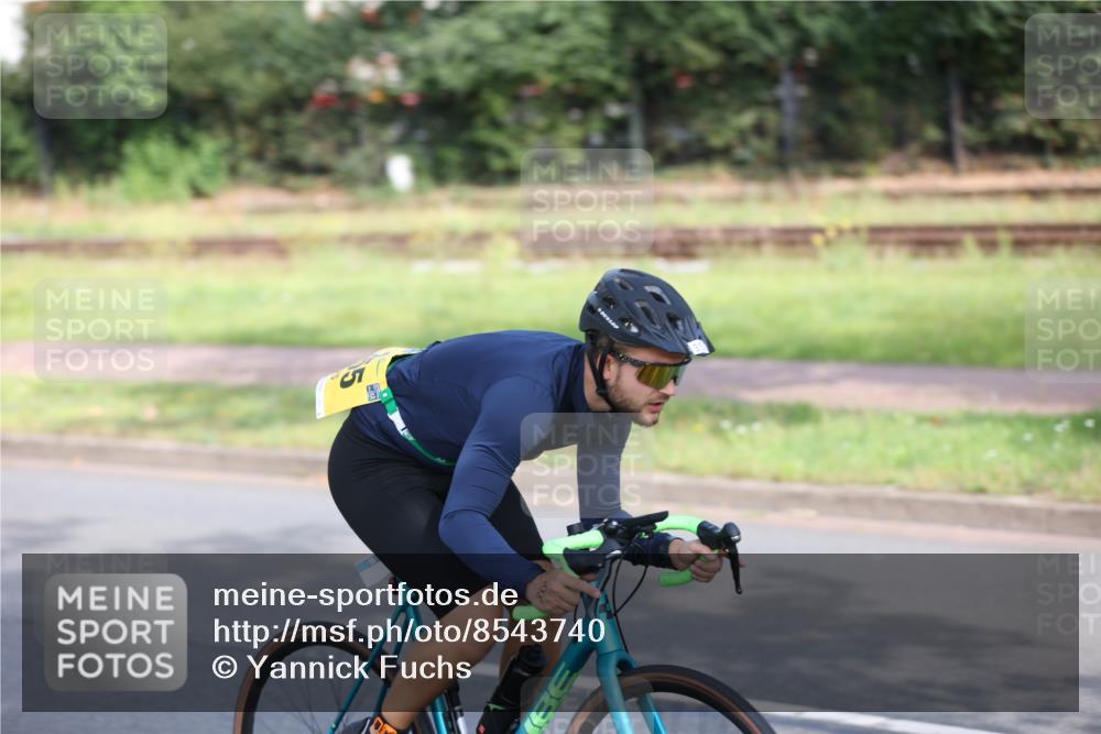 10.08.2025 - GEWOBA Citytriathlon Bremen Yannick Fuchs http://msf.ph/oto/8543740 10.08.2025 10:52:30 Radfahren 43, 137, 349, 354, 355, 390, 392, 479, 491, 504 meine-sportfotos.de