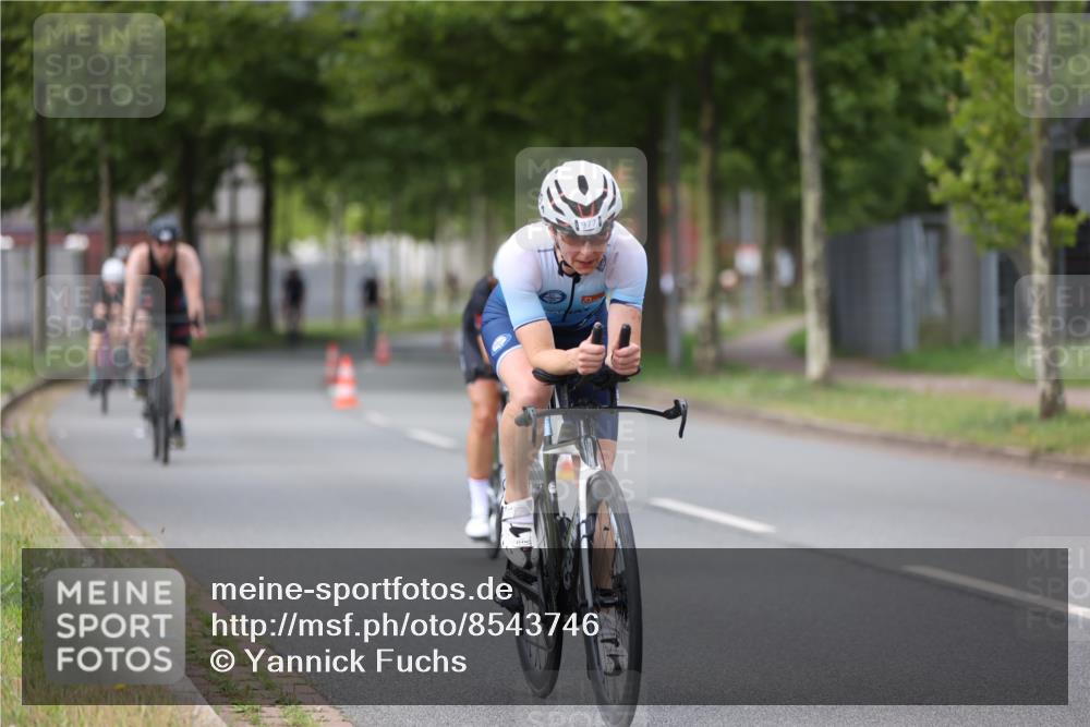10.08.2025 - GEWOBA Citytriathlon Bremen Yannick Fuchs http://msf.ph/oto/8543746 10.08.2025 12:52:06 Radfahren 604, 664, 708, 738, 891, 905, 973, 977, 1017, 1037 meine-sportfotos.de