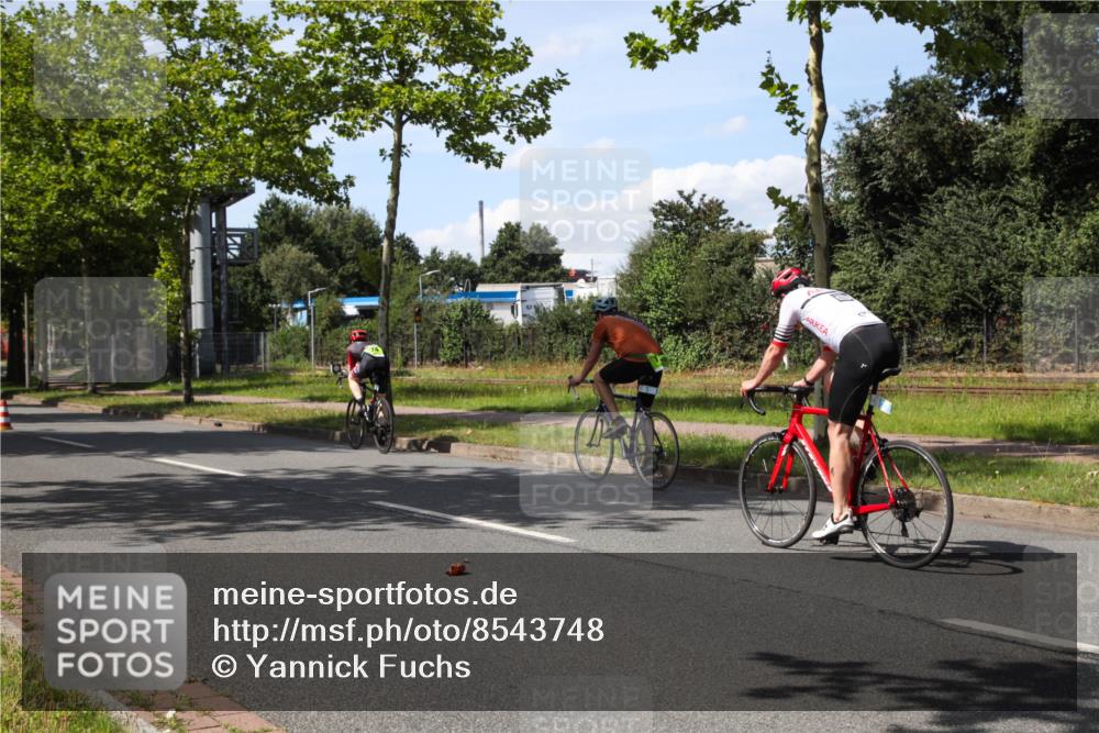 10.08.2025 - GEWOBA Citytriathlon Bremen Yannick Fuchs http://msf.ph/oto/8543748 10.08.2025 14:39:00 Radfahren 100, 236, 238, 354 meine-sportfotos.de