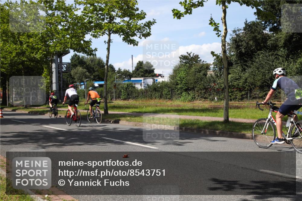 10.08.2025 - GEWOBA Citytriathlon Bremen Yannick Fuchs http://msf.ph/oto/8543751 10.08.2025 14:39:01 Radfahren 100, 236, 354 meine-sportfotos.de