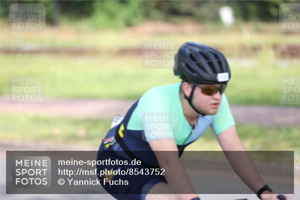 10.08.2025 - GEWOBA Citytriathlon Bremen Yannick Fuchs http://msf.ph/oto/8543752 10.08.2025 10:52:34 Radfahren 21, 43, 349, 354, 355, 491, 504 meine-sportfotos.de