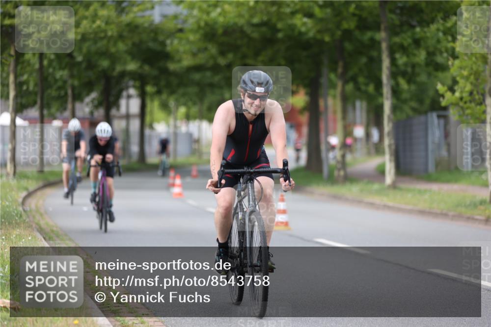 10.08.2025 - GEWOBA Citytriathlon Bremen Yannick Fuchs http://msf.ph/oto/8543758 10.08.2025 12:52:08 Radfahren 604, 664, 708, 738, 891, 905, 973, 977, 1017, 1037 meine-sportfotos.de