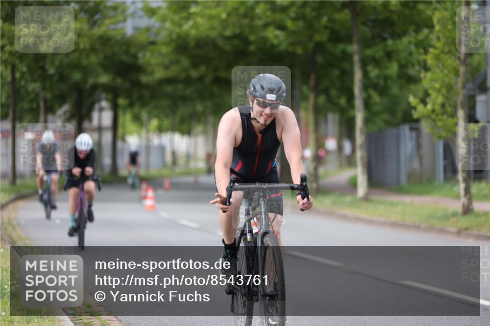 10.08.2025 - GEWOBA Citytriathlon Bremen Yannick Fuchs http://msf.ph/oto/8543761 10.08.2025 12:52:08 Radfahren 604, 664, 708, 738, 891, 905, 973, 977, 1017, 1037 meine-sportfotos.de