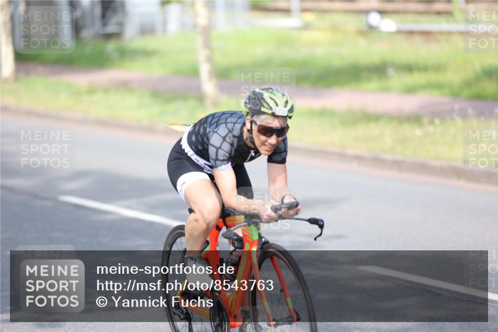 10.08.2025 - GEWOBA Citytriathlon Bremen Yannick Fuchs http://msf.ph/oto/8543763 10.08.2025 10:52:38 Radfahren 21, 43, 354, 355, 491, 504 meine-sportfotos.de