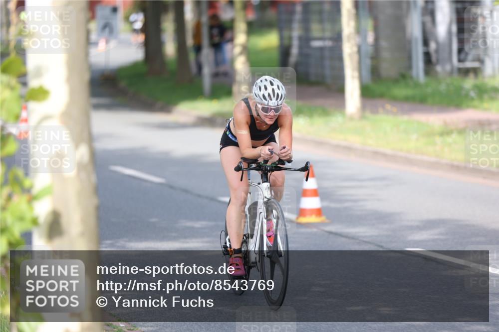 10.08.2025 - GEWOBA Citytriathlon Bremen Yannick Fuchs http://msf.ph/oto/8543769 10.08.2025 10:52:40 Radfahren 21, 43, 354, 355, 491, 504 meine-sportfotos.de