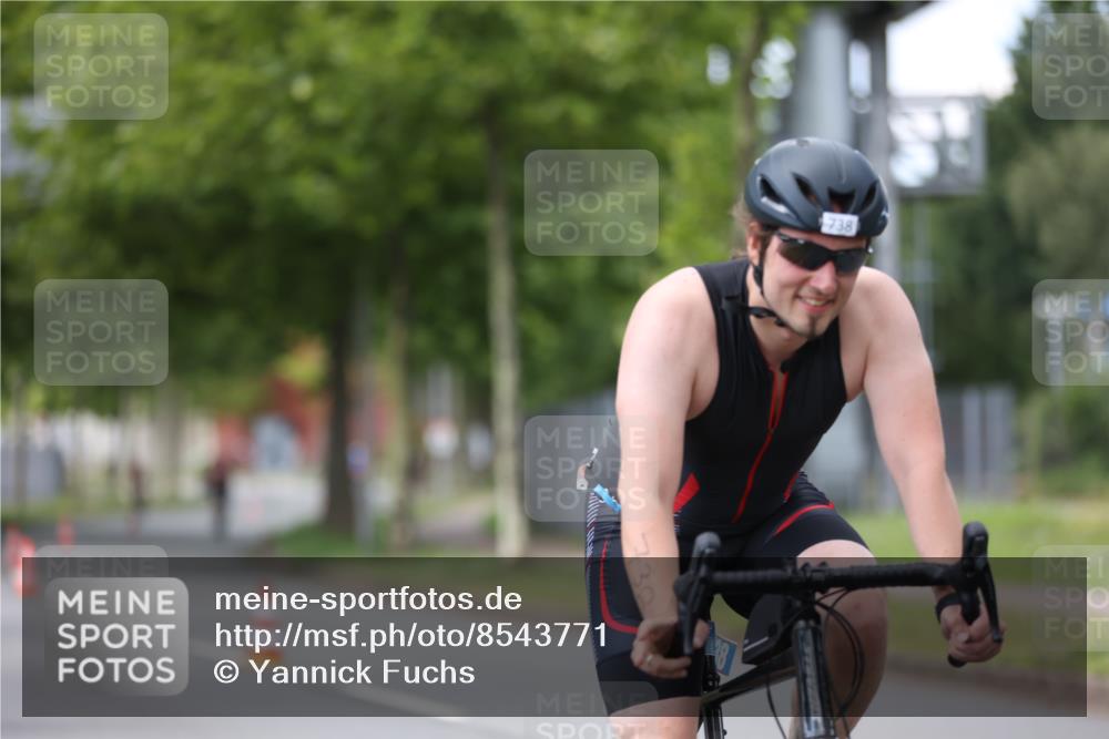 10.08.2025 - GEWOBA Citytriathlon Bremen Yannick Fuchs http://msf.ph/oto/8543771 10.08.2025 12:52:09 Radfahren 664, 708, 738, 891, 905, 973, 977, 1017, 1037 meine-sportfotos.de