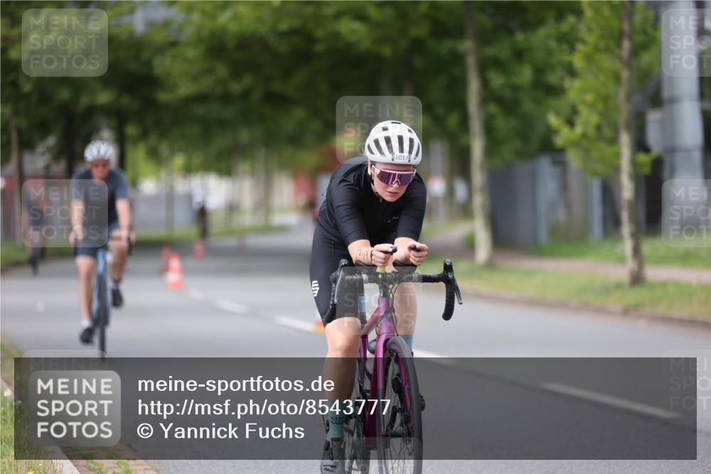 10.08.2025 - GEWOBA Citytriathlon Bremen Yannick Fuchs http://msf.ph/oto/8543777 10.08.2025 12:52:10 Radfahren 664, 708, 738, 891, 905, 973, 977, 1017, 1037 meine-sportfotos.de