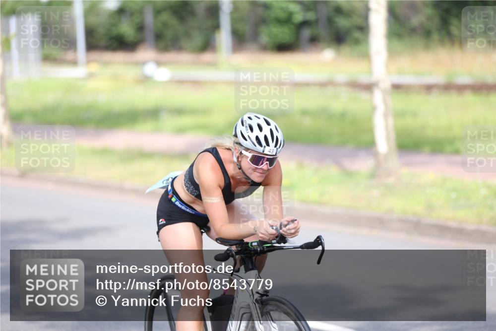 10.08.2025 - GEWOBA Citytriathlon Bremen Yannick Fuchs http://msf.ph/oto/8543779 10.08.2025 10:52:41 Radfahren 21, 43, 354, 400, 491, 504 meine-sportfotos.de