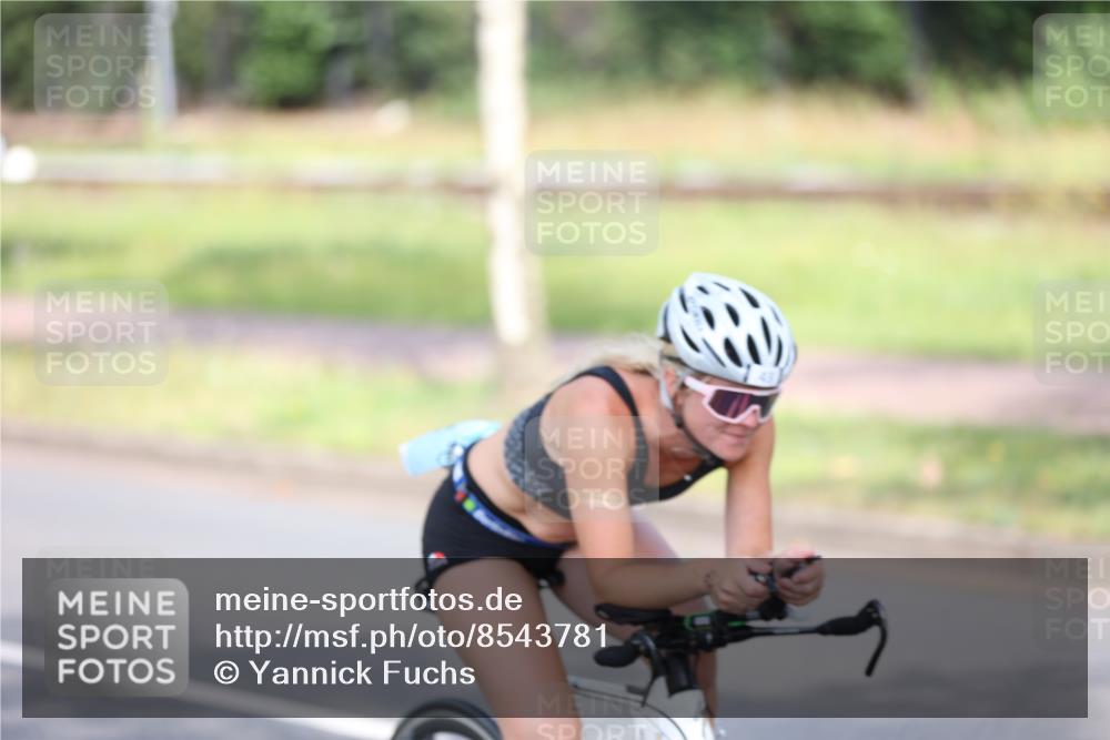 10.08.2025 - GEWOBA Citytriathlon Bremen Yannick Fuchs http://msf.ph/oto/8543781 10.08.2025 10:52:41 Radfahren 21, 43, 354, 400, 491, 504 meine-sportfotos.de