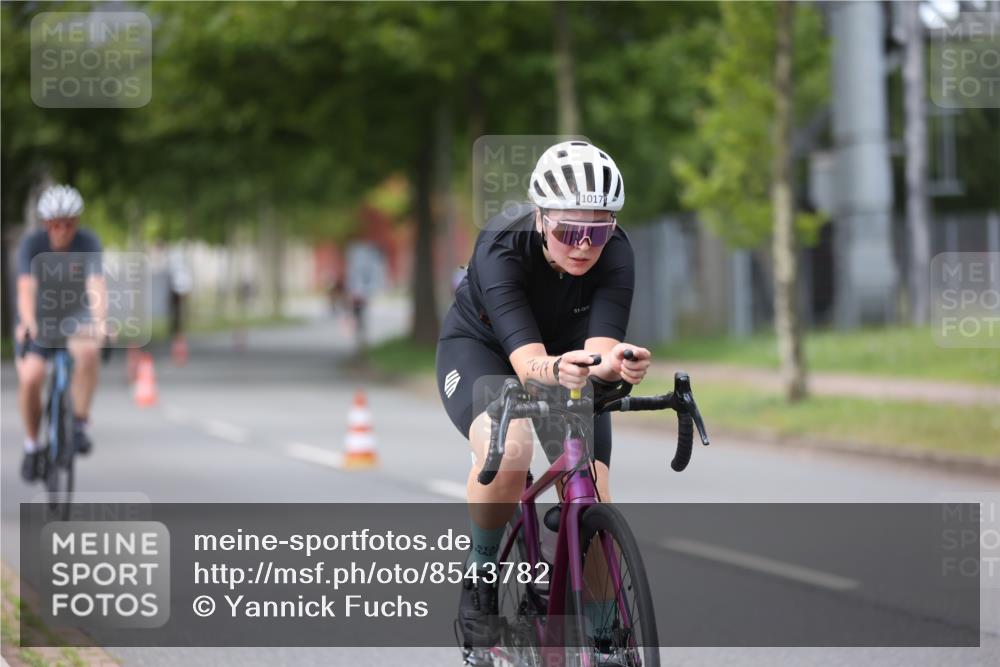 10.08.2025 - GEWOBA Citytriathlon Bremen Yannick Fuchs http://msf.ph/oto/8543782 10.08.2025 12:52:10 Radfahren 664, 708, 738, 891, 905, 973, 977, 1017, 1037 meine-sportfotos.de