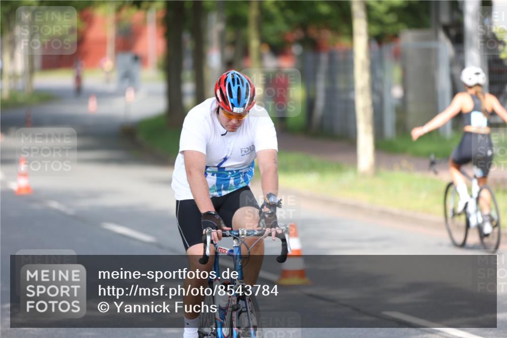 10.08.2025 - GEWOBA Citytriathlon Bremen Yannick Fuchs http://msf.ph/oto/8543784 10.08.2025 10:52:47 Radfahren 21, 43, 400, 413, 491, 504 meine-sportfotos.de