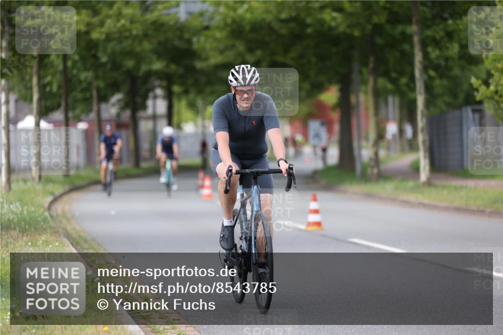 10.08.2025 - GEWOBA Citytriathlon Bremen Yannick Fuchs http://msf.ph/oto/8543785 10.08.2025 12:52:11 Radfahren 664, 708, 738, 891, 905, 973, 977, 1017, 1037 meine-sportfotos.de