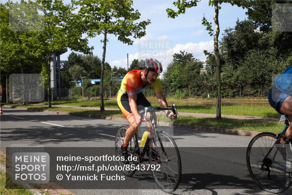 10.08.2025 - GEWOBA Citytriathlon Bremen Yannick Fuchs http://msf.ph/oto/8543792 10.08.2025 14:39:24 Radfahren 18, 84, 94, 101, 126, 130, 174, 281, 283, 334, 427 meine-sportfotos.de